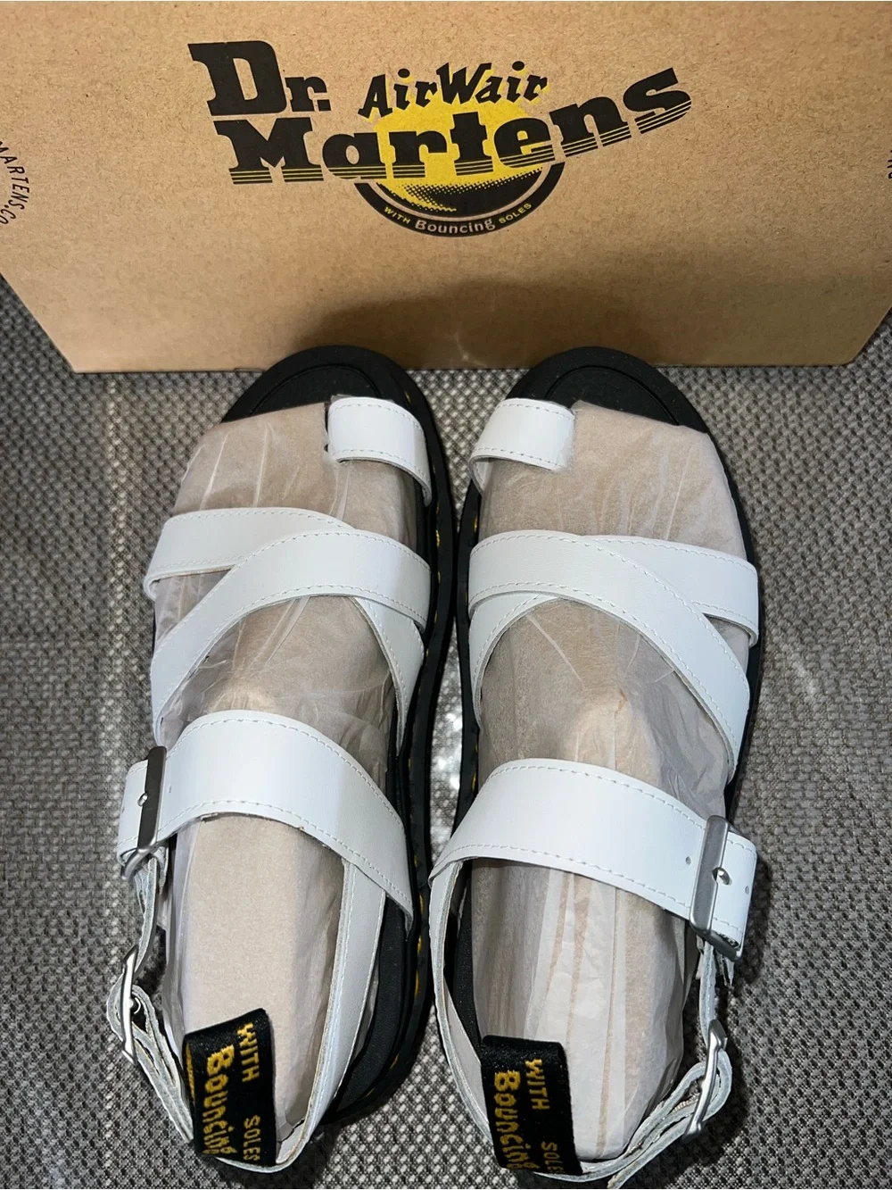 Dr. Martens Hydro Avry